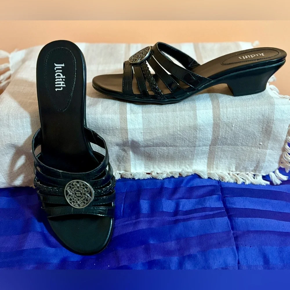 Judith Women's Strappy Black Slip on Block Heel Sandals Sz 9.5 Faux Leather. EUC - Picture 13 of 13